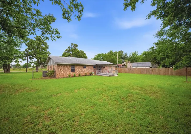 23rd image of 415 W Decherd St, Franklin, TX 77856 | MLS# 70816136