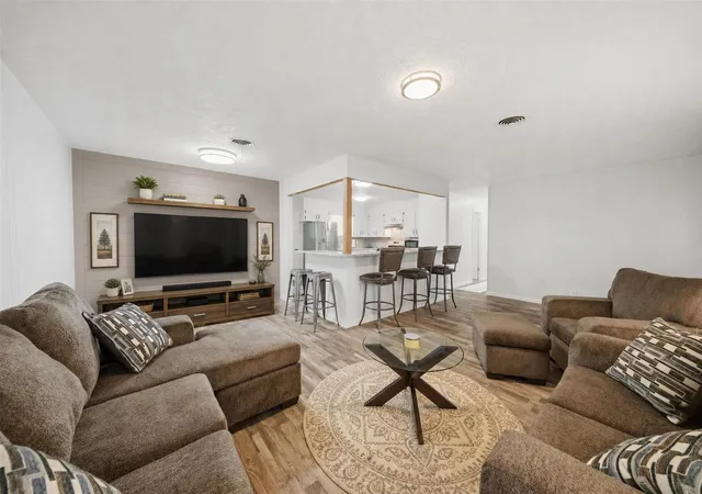 image of 415 W Decherd St, Franklin, TX 77856 | MLS# 70816136