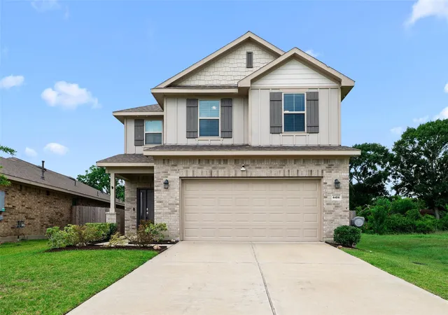 Homes for sale in Dickinson, TX | 4414 W Bayou Maison Cir, Dickinson, TX 77539 | MLS# 32594391