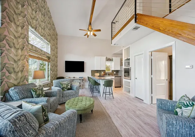 2nd image of 2015 Crescent Dr, La Porte, TX 77571 | MLS# 38069806