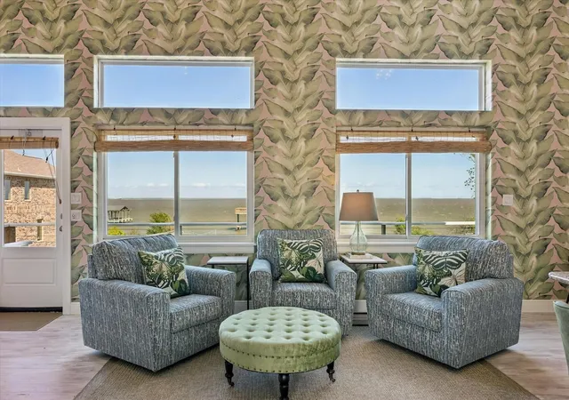 4th image of 2015 Crescent Dr, La Porte, TX 77571 | MLS# 38069806