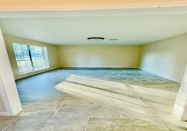 3rd image of 25514 Lynbriar Ln, Spring, TX 77373 | MLS# 74159147