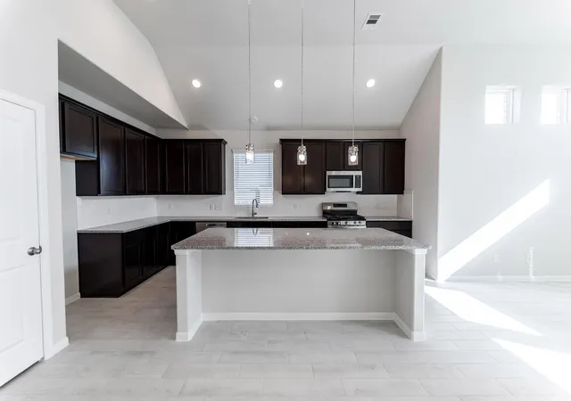 4th image of 8603 Jade Hill Dr, Iowa Colony, TX 77583 | MLS# 75120609