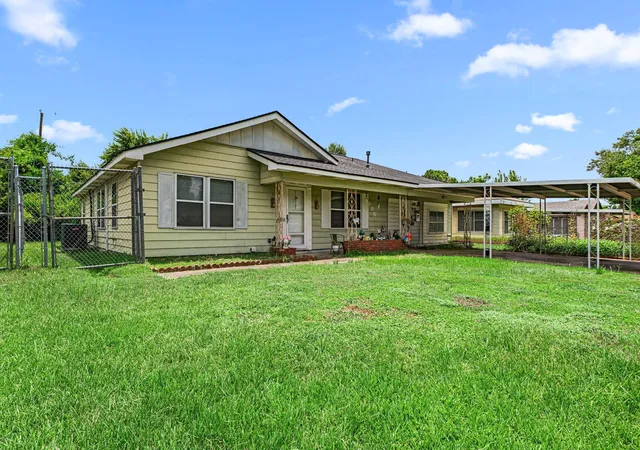 2nd image of 608 Alta Vista Dr, Pasadena, TX 77502 | MLS# 69566933