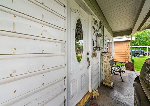 3rd image of 608 Alta Vista Dr, Pasadena, TX 77502 | MLS# 69566933