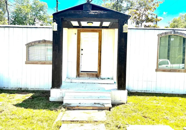 2nd image of 298 Cloverdale St, Livingston, TX 77351 | MLS# 79442838