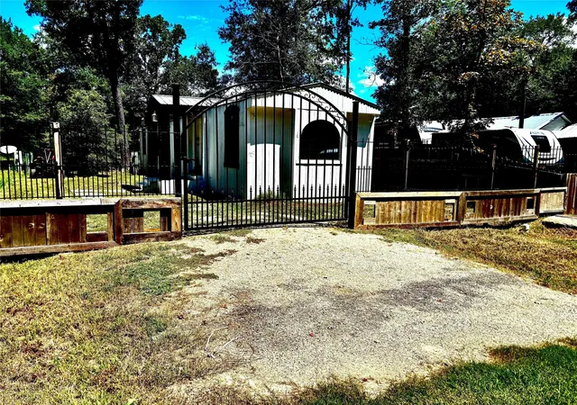3rd image of 298 Cloverdale St, Livingston, TX 77351 | MLS# 79442838
