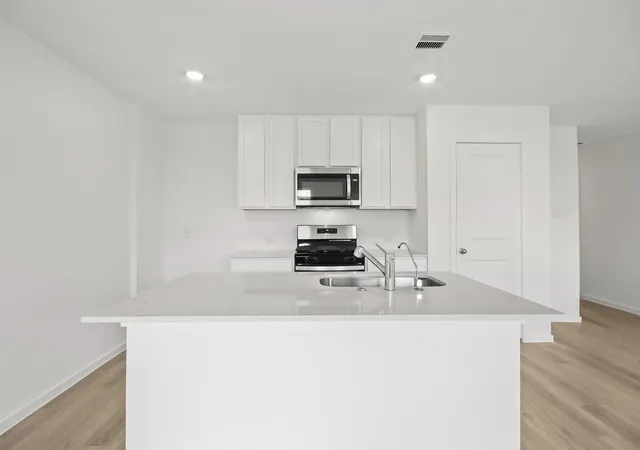 Photo 3 of Single family home for sale at 633 Iron Horse Dr, Conroe, TX 77303 | MLS# 13736487 | Listing updated on 2026-09-18