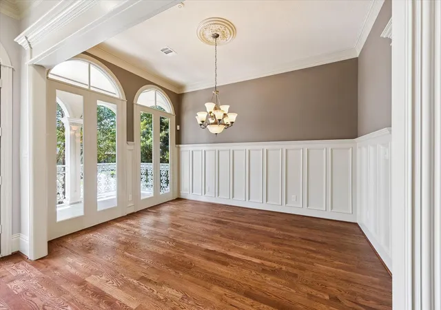 Photo 3 of Single family home for sale at 701 E 7th Street, Houston, TX 77007 | MLS# 95079681 | Listing updated on 2026-09-14