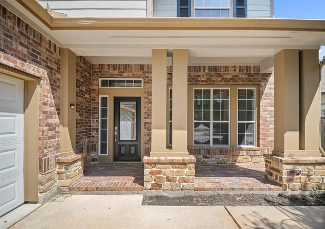 Photo 2 of Single family home for sale at 131 Zephyr Bend Pl, The Woodlands, TX 77381 | MLS# 29985464 | Listing updated on 2026-09-14