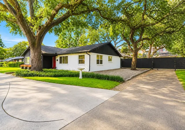 2nd image of 2302 Chimney Rock Rd, Houston, TX 77056 | MLS# 14300281