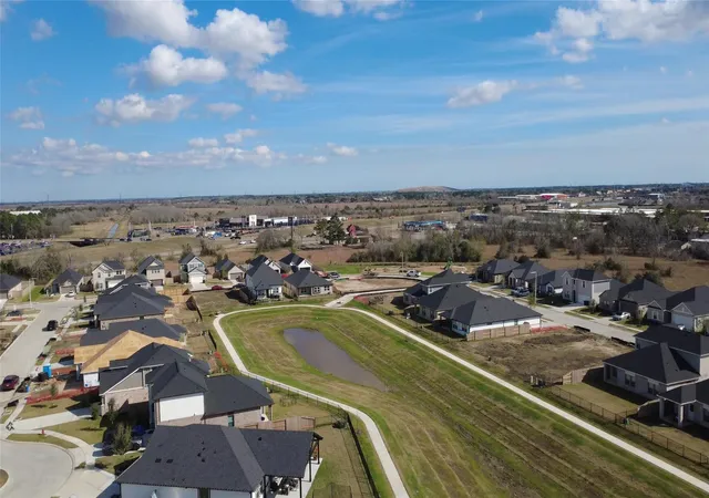 4th image of 239 Orchard Laurel Dr, Alvin, TX 77511 | MLS# 8500179
