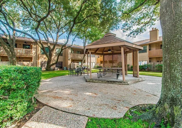 2nd image of 5001 Lamonte Ln, Houston, TX 77092