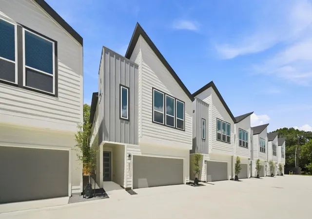 2nd image of 6051 Cebra St, Houston, TX 77091 | MLS# 49325271
