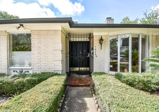 2nd image of 7635 Braesdale Ln, Houston, TX 77071 | MLS# 50683902