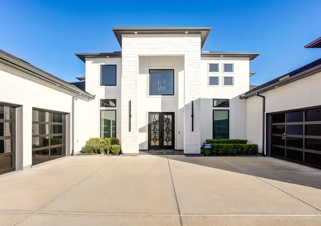 Photo 4 of Single family home for sale at 19207 Coleto Crk Bnd Dr, Cypress, TX 77433 | MLS# 97665047 | Listing updated on 2026-08-08