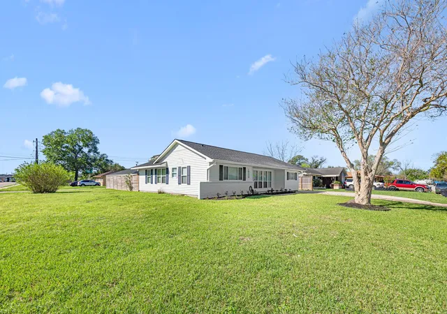 3rd image of 10230 Valencia Dr, Houston, TX 77013 | MLS# 50416046