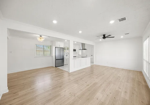 5th image of 10230 Valencia Dr, Houston, TX 77013 | MLS# 50416046