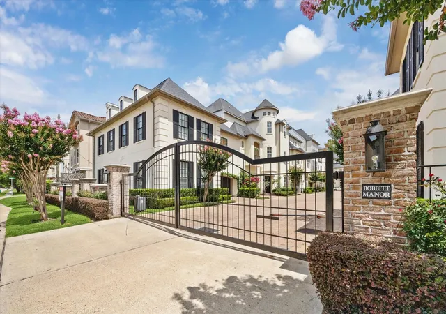 4th image of 1318 Bobbitt Manor Ln, Houston, TX 77055 | MLS# 41005472
