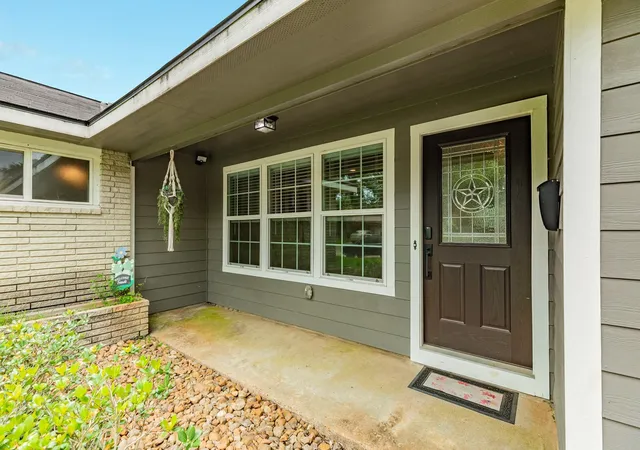 Photo 4 of Single family home for sale at 218 Palm Ln, Lake Jackson, TX 77566 | MLS# 45916675 | Listing updated on 2026-08-28
