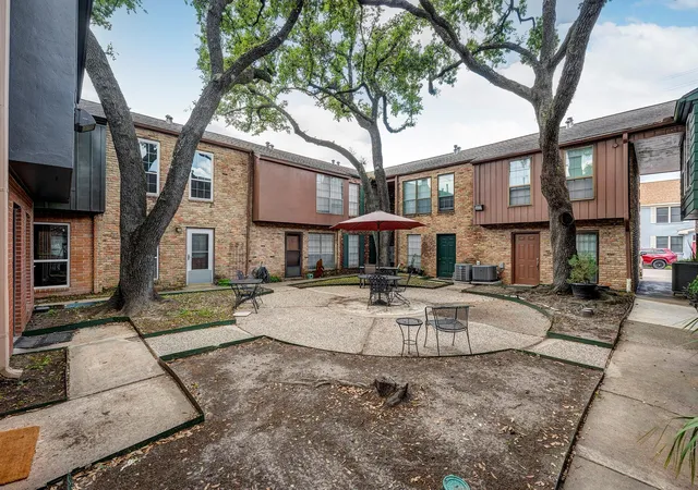 11th image of 1205 Autrey St #15, Houston, TX 77006 | MLS# 47395677