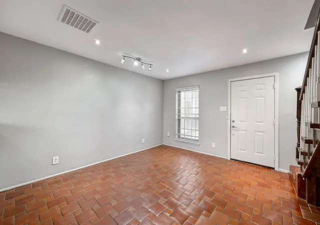 3rd image of 1205 Autrey St #15, Houston, TX 77006 | MLS# 47395677