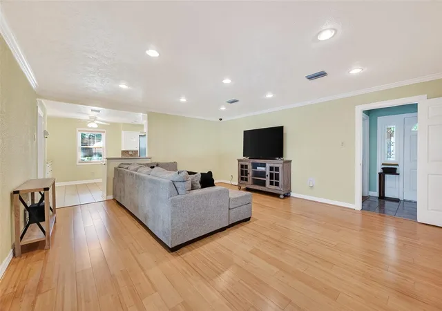 3rd image of 5442 Darnell St, Houston, TX 77096 | MLS# 66477086