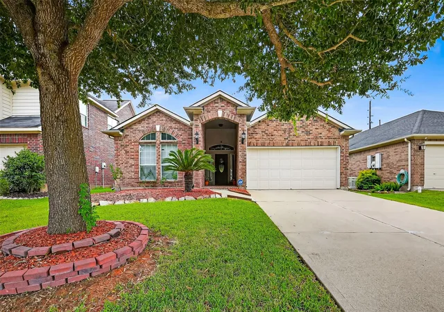 1st image of 215 Little Summer Dr, Rosenberg, TX 77469 | MLS# 67262175