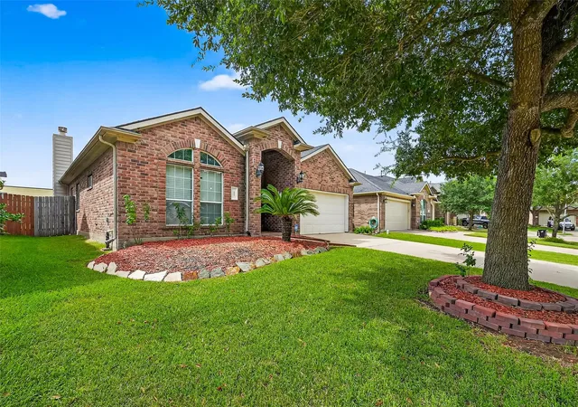 2nd image of 215 Little Summer Dr, Rosenberg, TX 77469 | MLS# 67262175