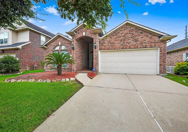 4th image of 215 Little Summer Dr, Rosenberg, TX 77469 | MLS# 67262175