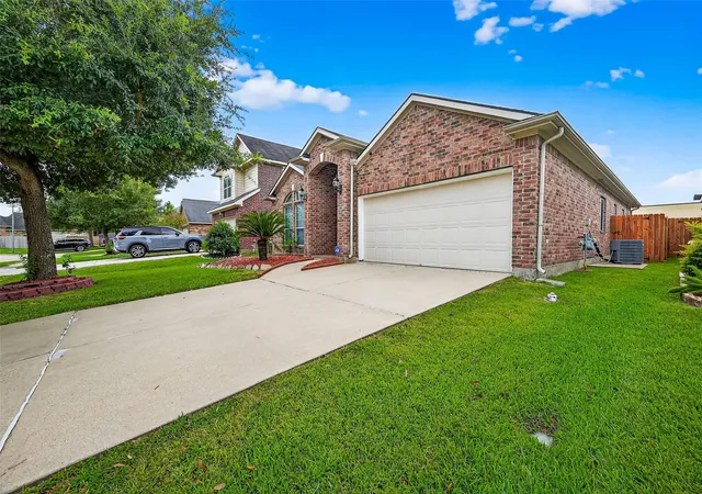 5th image of 215 Little Summer Dr, Rosenberg, TX 77469 | MLS# 67262175