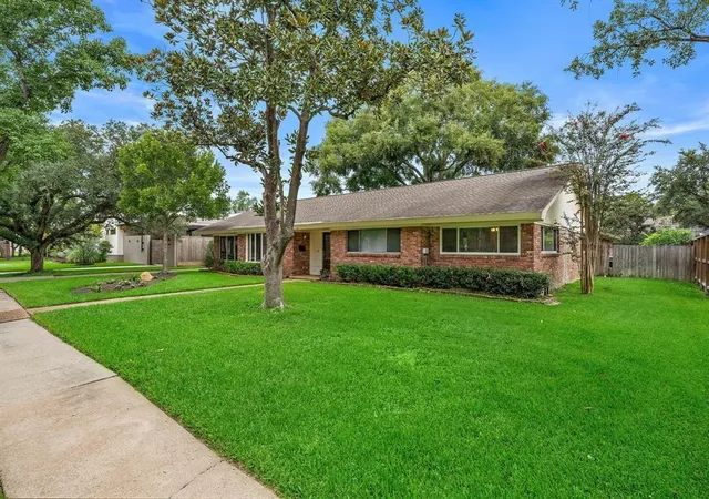 4th image of 4922 Braesvalley Dr, Houston, TX 77096 | MLS# 85394963