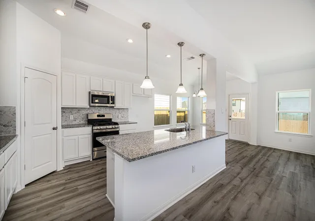 2nd image of 11025 Ondrea Dr, Willis, TX 77318 | MLS# 77087342