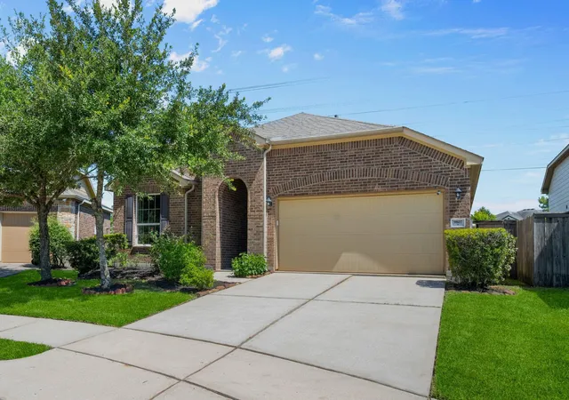 Photo 2 of Single family home for sale at 9807 Patricia Hvn Ln, Humble, TX 77396 | MLS# 37383564 | Listing updated on 2026-09-10