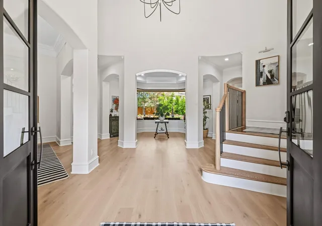 Photo 4 of Sale Pending at 5906 S Royal Point Dr, Kingwood, TX 77345 | MLS# 75422181 | Listing updated on 2026-09-01