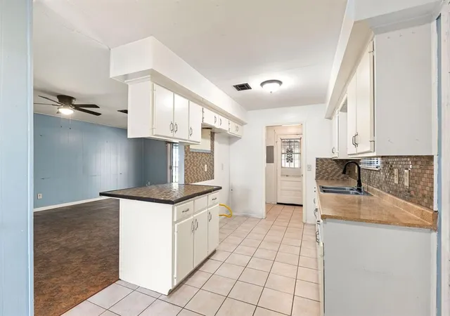 Photo 3 of Sale Pending at 6515 Ashton St, Houston, TX 77091 | MLS# 28233777 | Listing updated on 2026-09-10