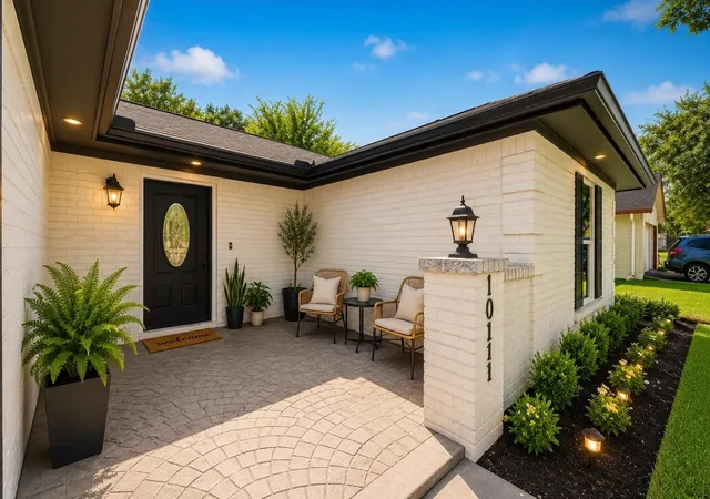 2nd image of 1011 Kensington Dr, Pearland, TX 77584 | MLS# 24718095
