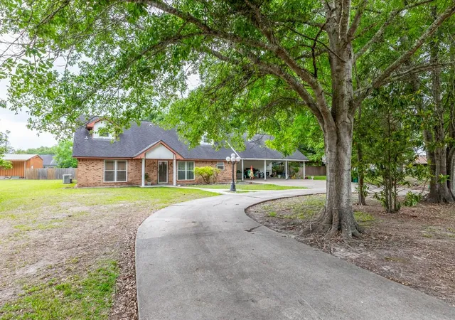 Homes for sale in Buna, TX | 156 County Road 818, Buna, TX 77612 | MLS# 2805128