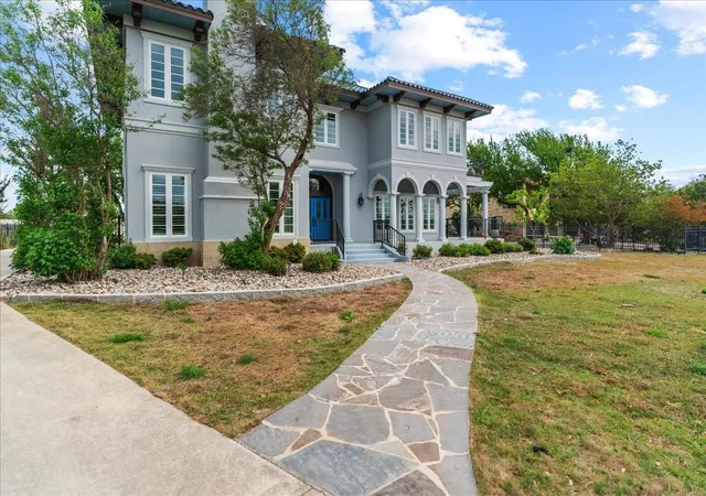Photo 2 of Single family home for sale at 829 Kings Point Dr, Canyon Lake, TX 78133 | MLS# 6000031 | Listing updated on 2026-04-23