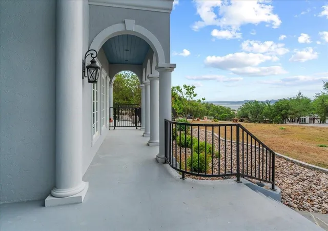 Photo 4 of Single family home for sale at 829 Kings Point Dr, Canyon Lake, TX 78133 | MLS# 6000031 | Listing updated on 2026-04-23