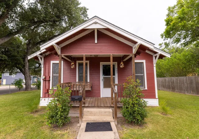 Homes for sale in Victoria, TX | 702 E Colorado St, Victoria, TX 77901 | MLS# 96119798