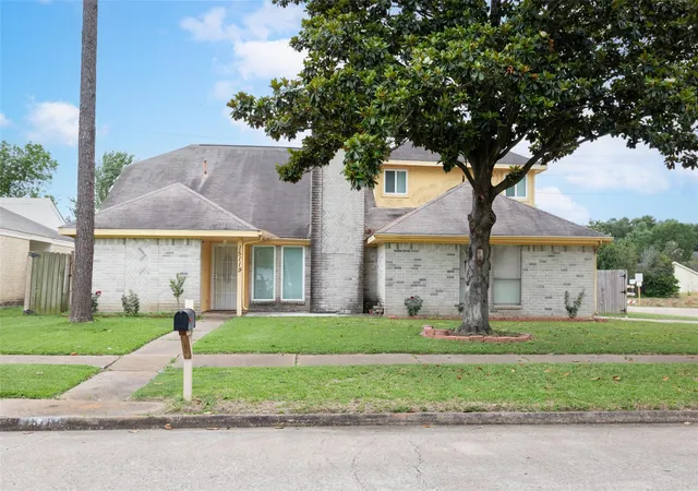 Photo 1 of Single family home for sale at 15119 Plz Libre Dr, Houston, TX 77083 | MLS# 35634177 | Listing updated on 2026-07-15