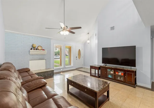 Photo 4 of Single family home for sale at 15119 Plz Libre Dr, Houston, TX 77083 | MLS# 35634177 | Listing updated on 2026-07-15