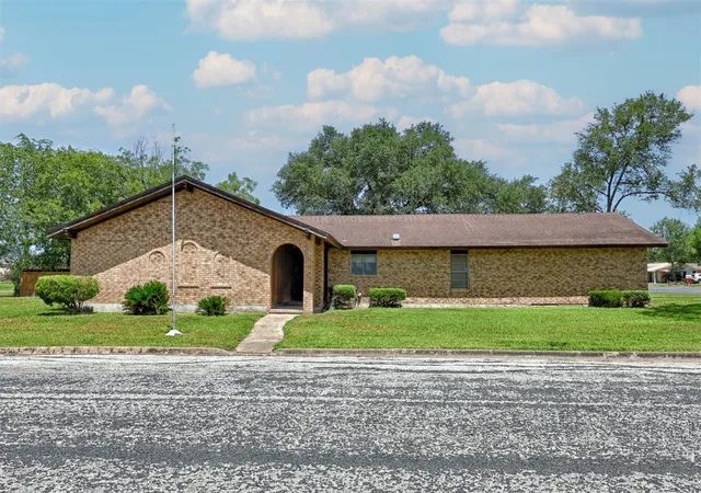 2nd image of 808 Herder Ave, Schulenburg, TX 78956 | MLS# 58101343