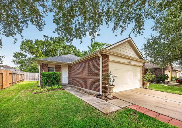Photo 2 of Sale Pending at 1930 Adobe Stone Dr, Humble, TX 77396 | MLS# 82150217 | Listing updated on 2026-09-09