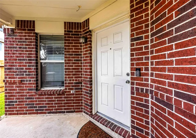 Photo 3 of Sale Pending at 1930 Adobe Stone Dr, Humble, TX 77396 | MLS# 82150217 | Listing updated on 2026-09-09