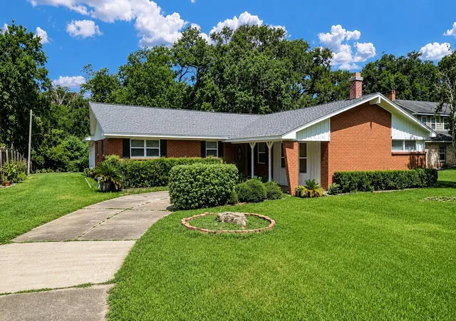 1st image of 238 Forest Dr, Lake Jackson, TX 77566 | MLS# 20092857