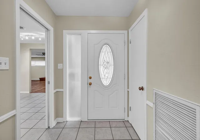 Photo 3 of Sale Pending at 238 Forest Dr, Lake Jackson, TX 77566 | MLS# 20092857 | Listing updated on 2026-09-05