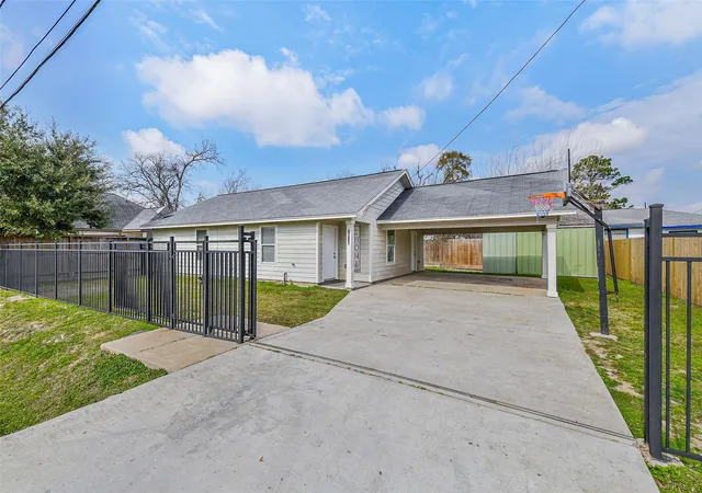Photo 1 of Single family home for sale at 1010 Jeff St, Houston, TX 77091 | MLS# 84374488 | Listing updated on 2026-09-05
