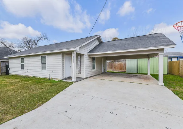 Photo 2 of Single family home for sale at 1010 Jeff St, Houston, TX 77091 | MLS# 84374488 | Listing updated on 2026-09-05